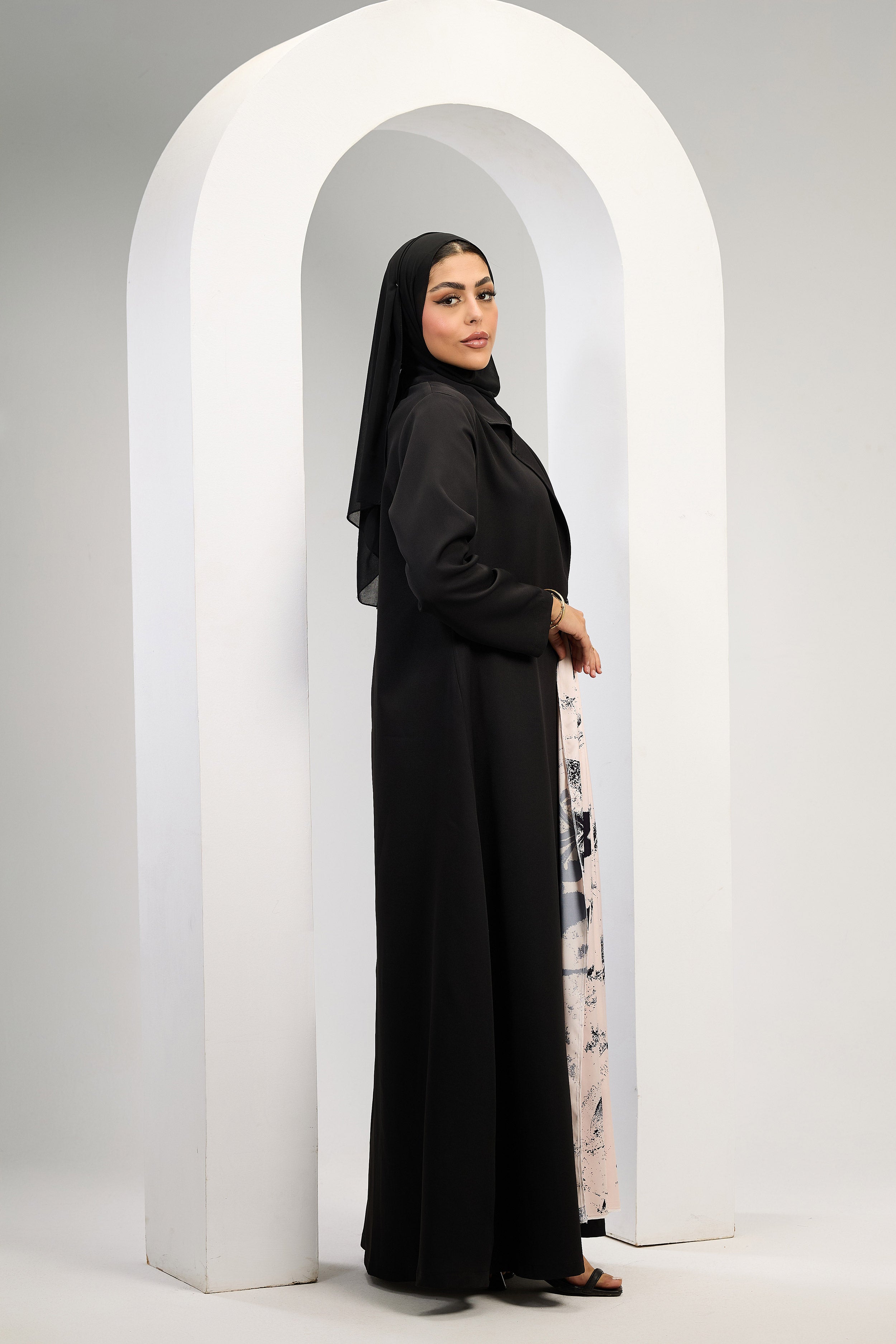 Artful Grace Abaya in Black