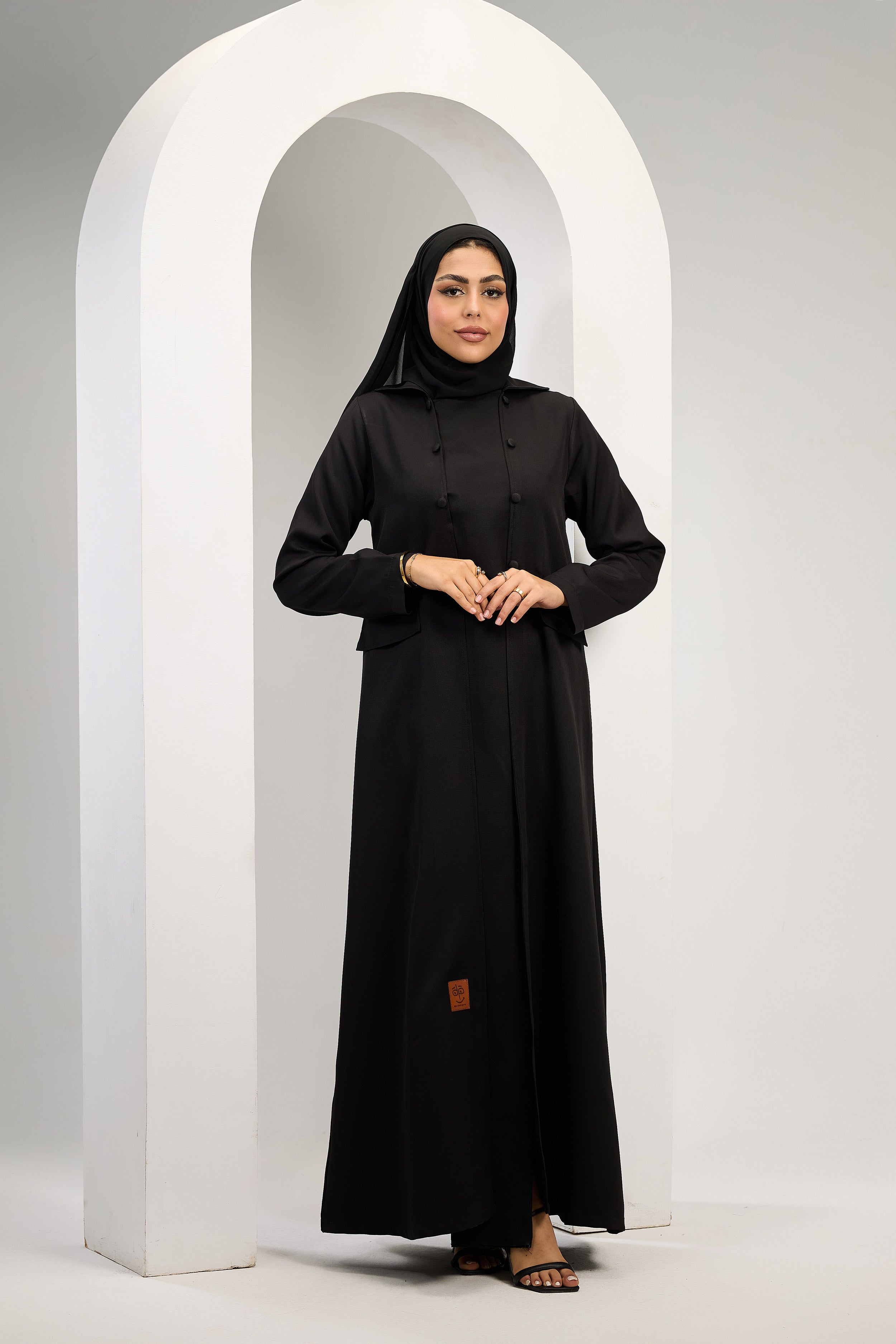 Minimal Luxe Abaya in Black