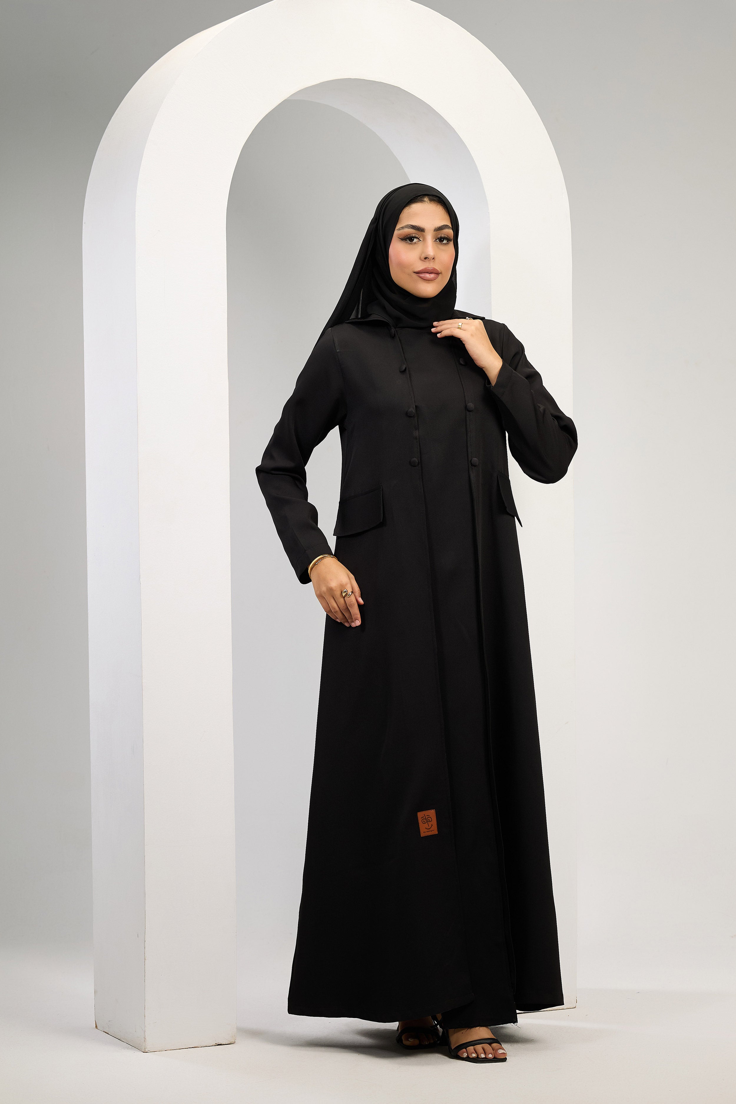 Minimal Luxe Abaya in Black