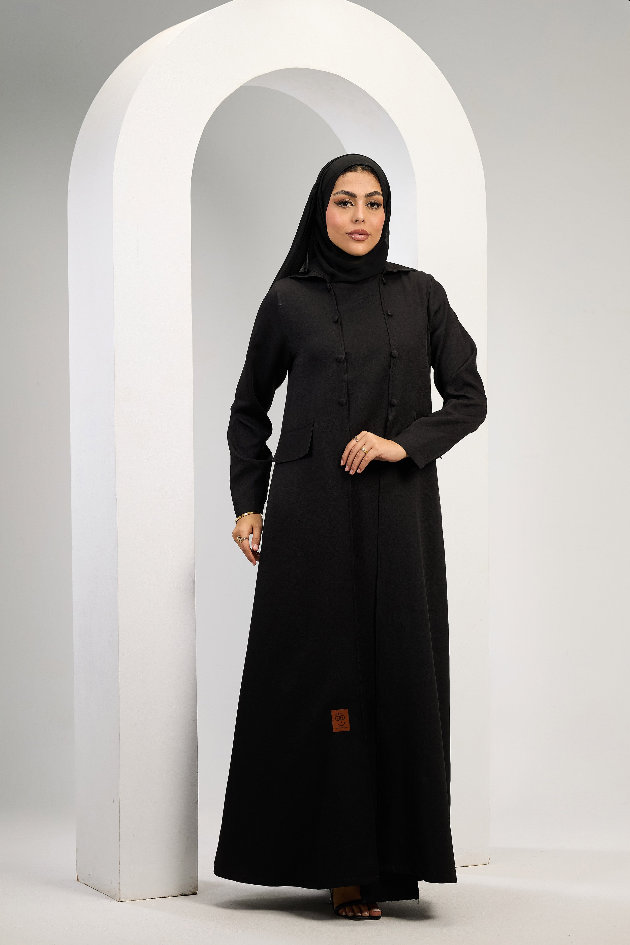 Minimal Luxe Abaya in Black