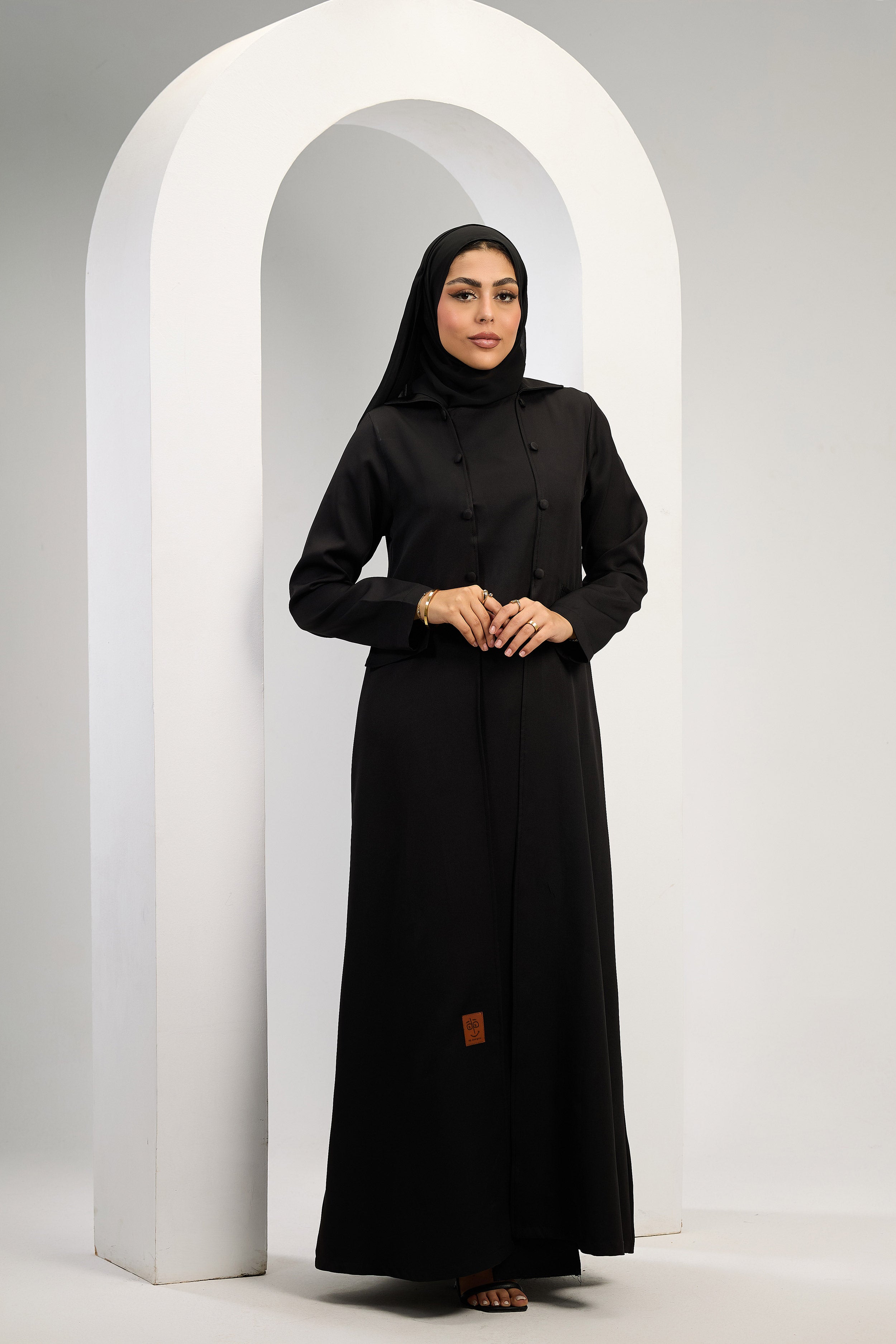 Minimal Luxe Abaya in Black