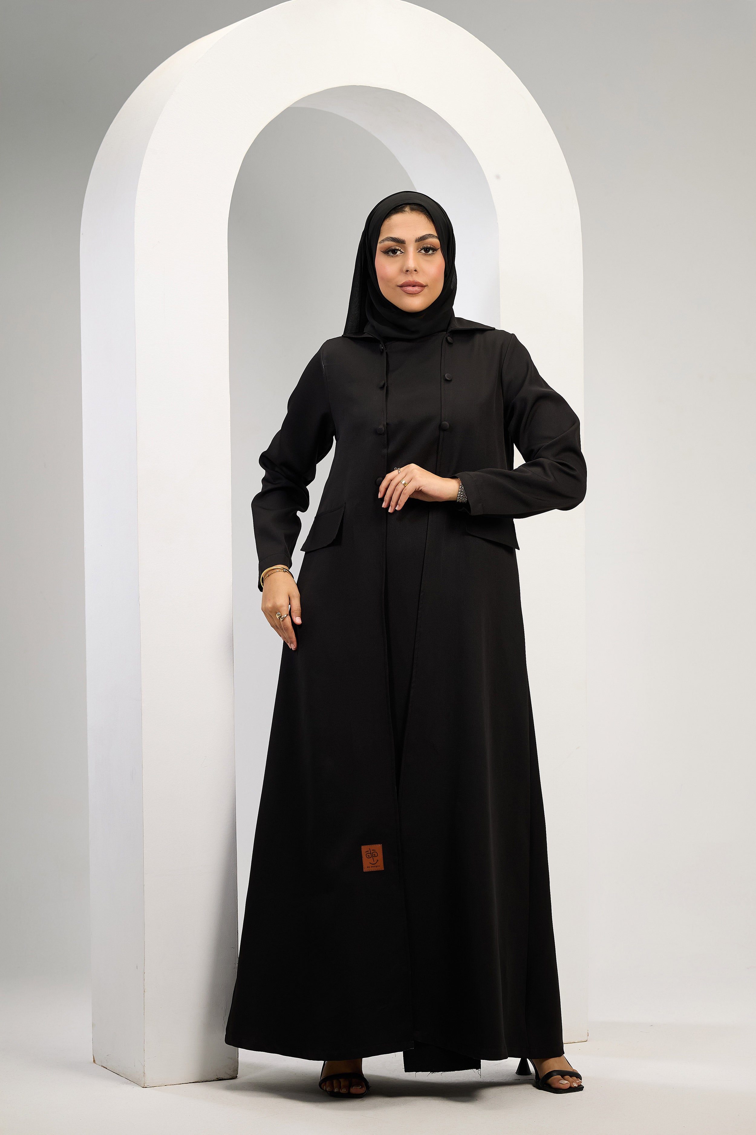 Minimal Luxe Abaya in Black