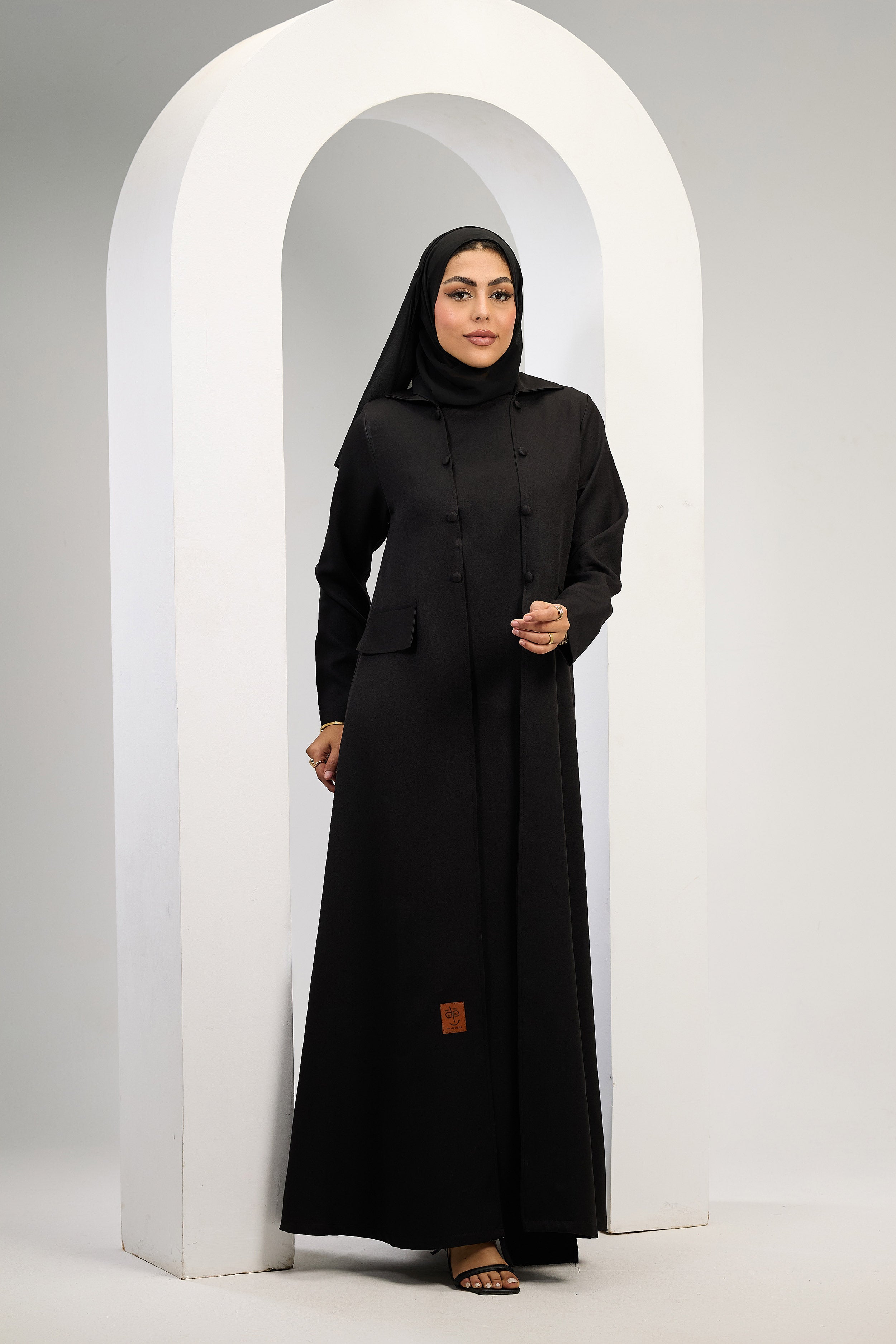 Minimal Luxe Abaya in Black