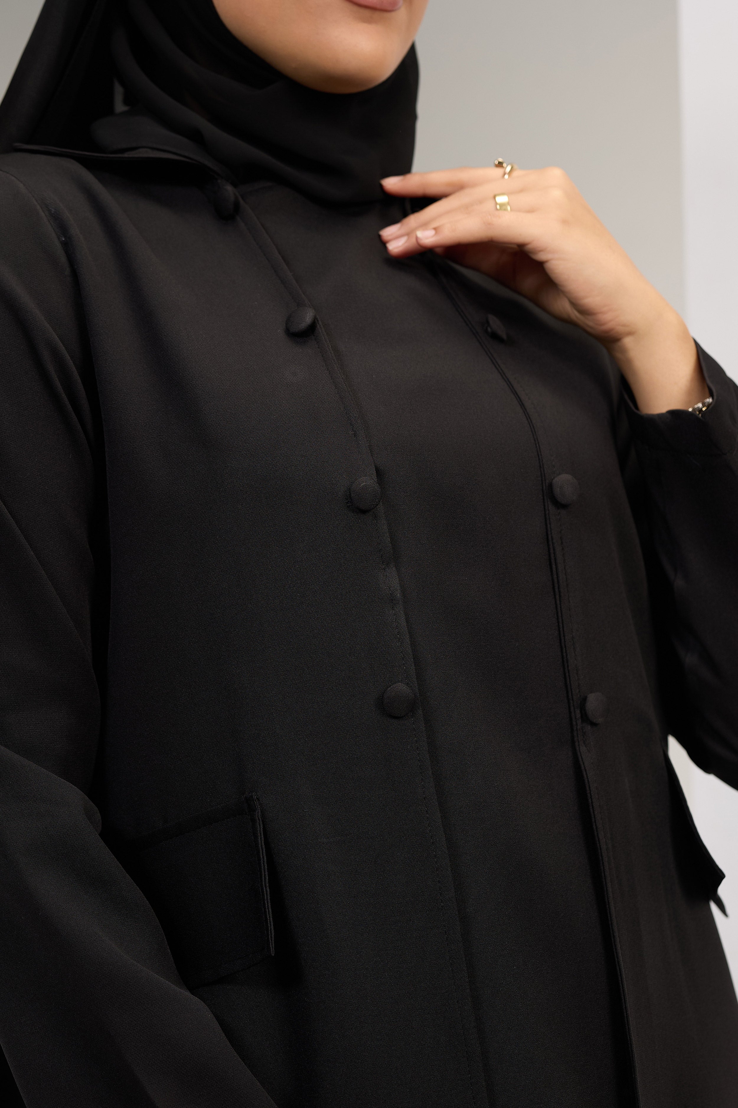 Minimal Luxe Abaya in Black