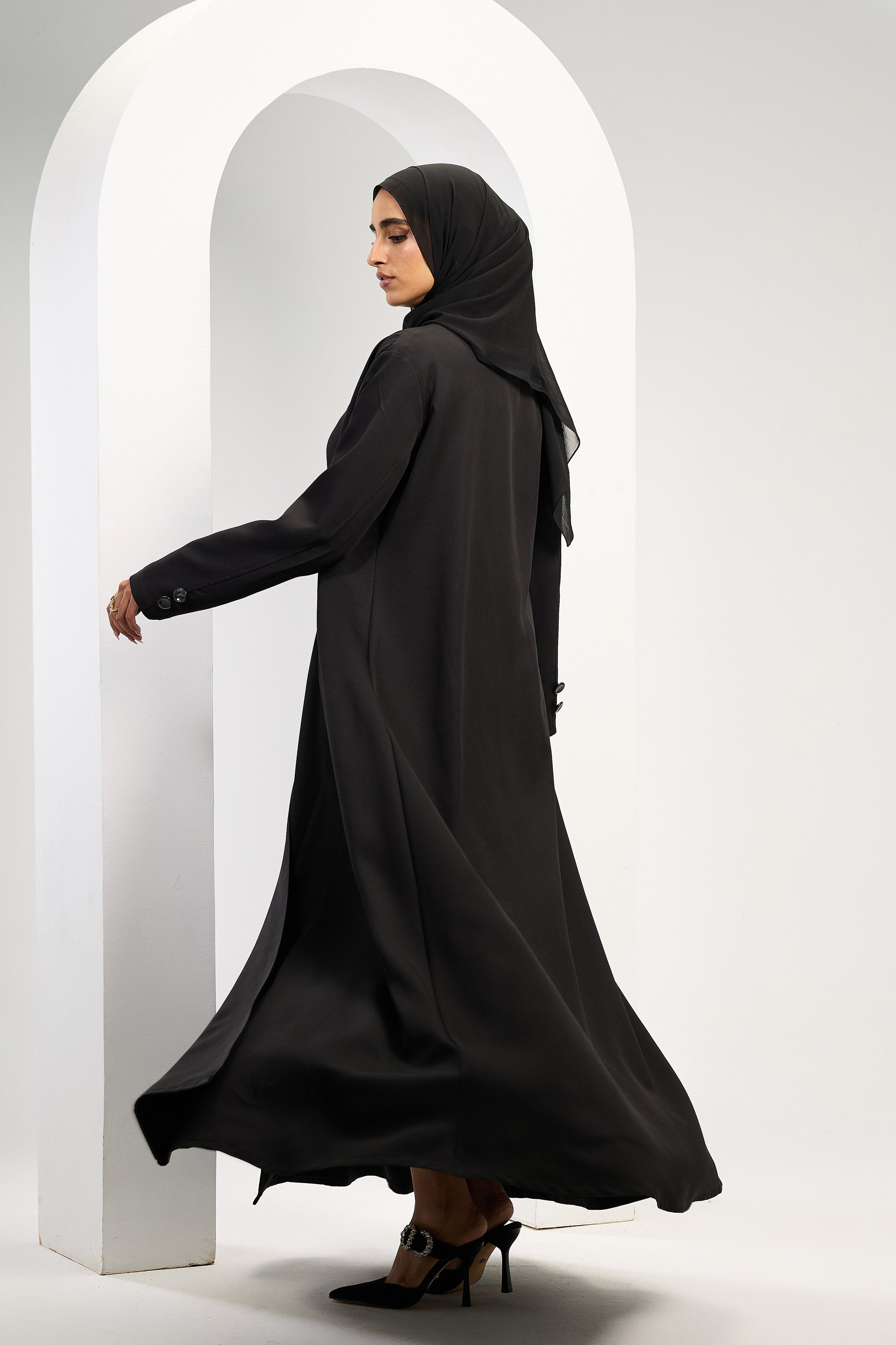 Refined Classic Abaya in Black