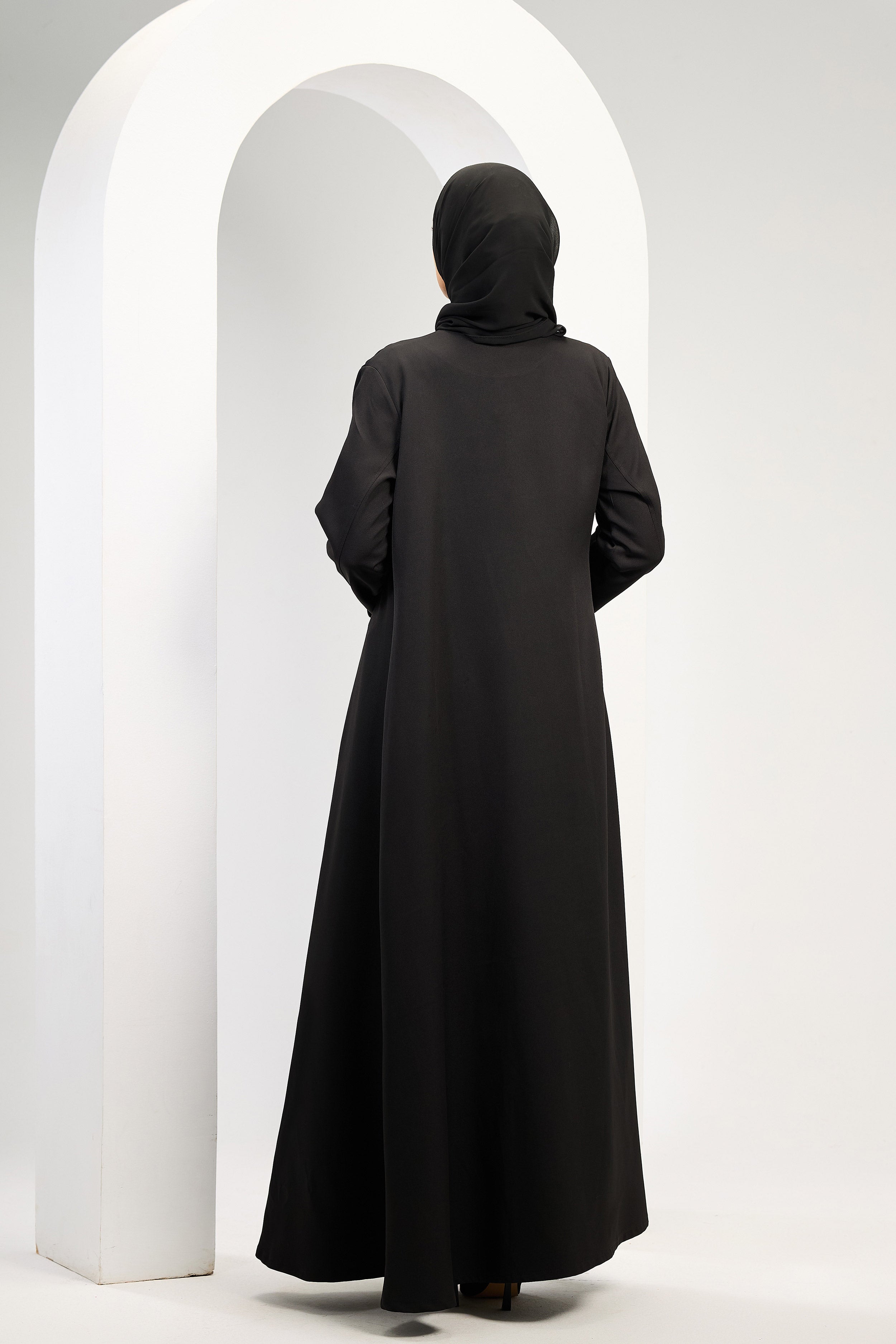 Refined Classic Abaya in Black