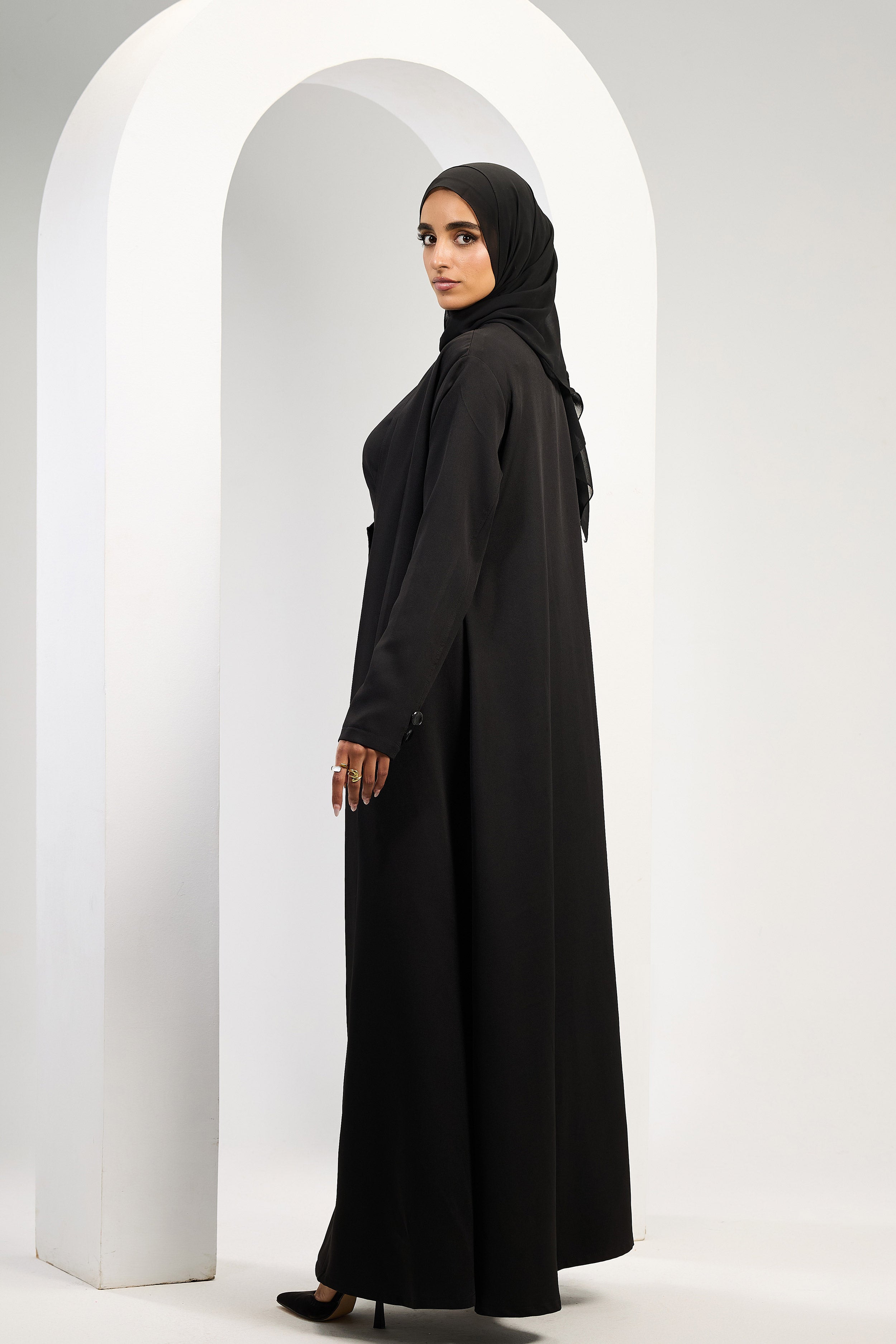 Refined Classic Abaya in Black